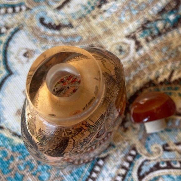 Vintage JAPANESE REVERSE PAINTED PAPERWEIGHT intricately detailed town scene - Picture 3 of 8